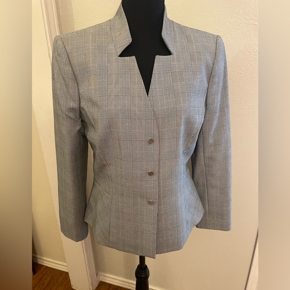 NWOT Tahari skirt suit 10